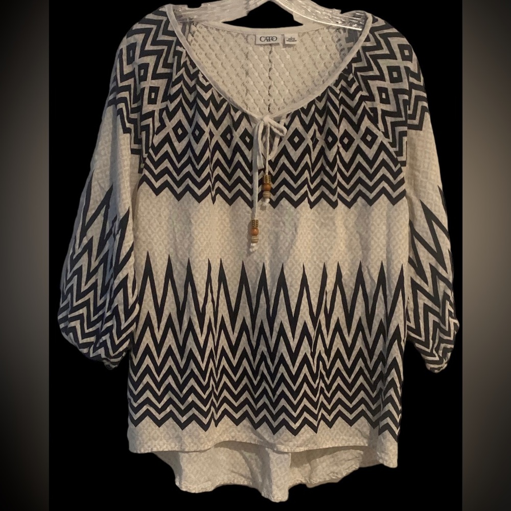 Cato Cream w Black Chevron Pattern Lace Back Insert 3/4 Sleeves Women’s Size L